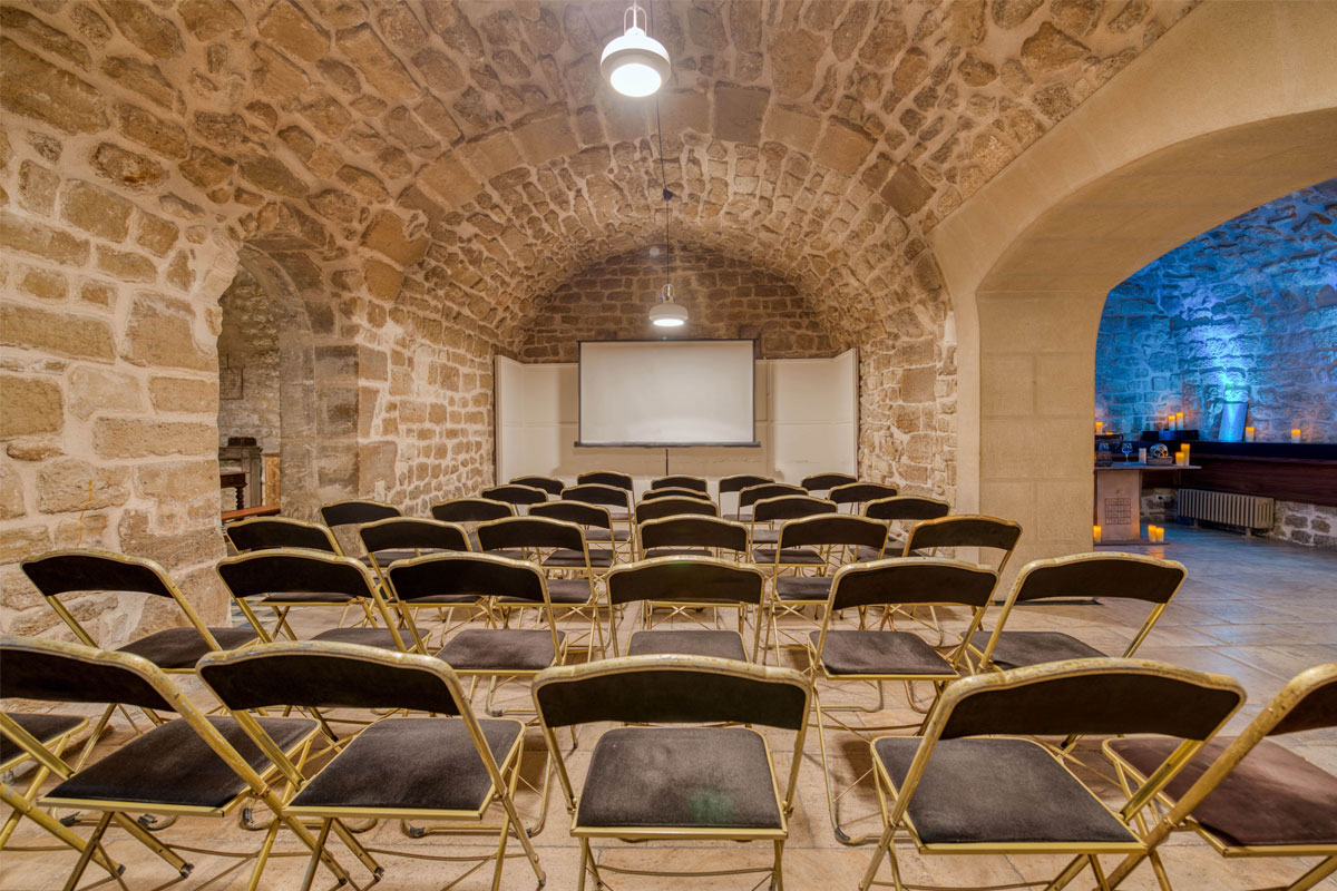 Seminar Room Rental Paris 4 - The Secret of the Island